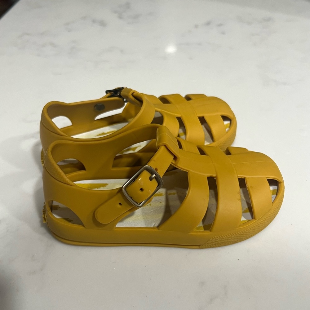 Pehr fisherman sandals. Toddle size 6
